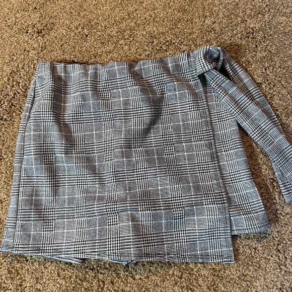 Charlotte Russe Black White Plaid Tie Front Pull On Skort Size S - Picture 2 of 6